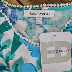 Emily Daniels Short Sleeve Shirt Womens L Floral Linen Vneck Crochet embellish